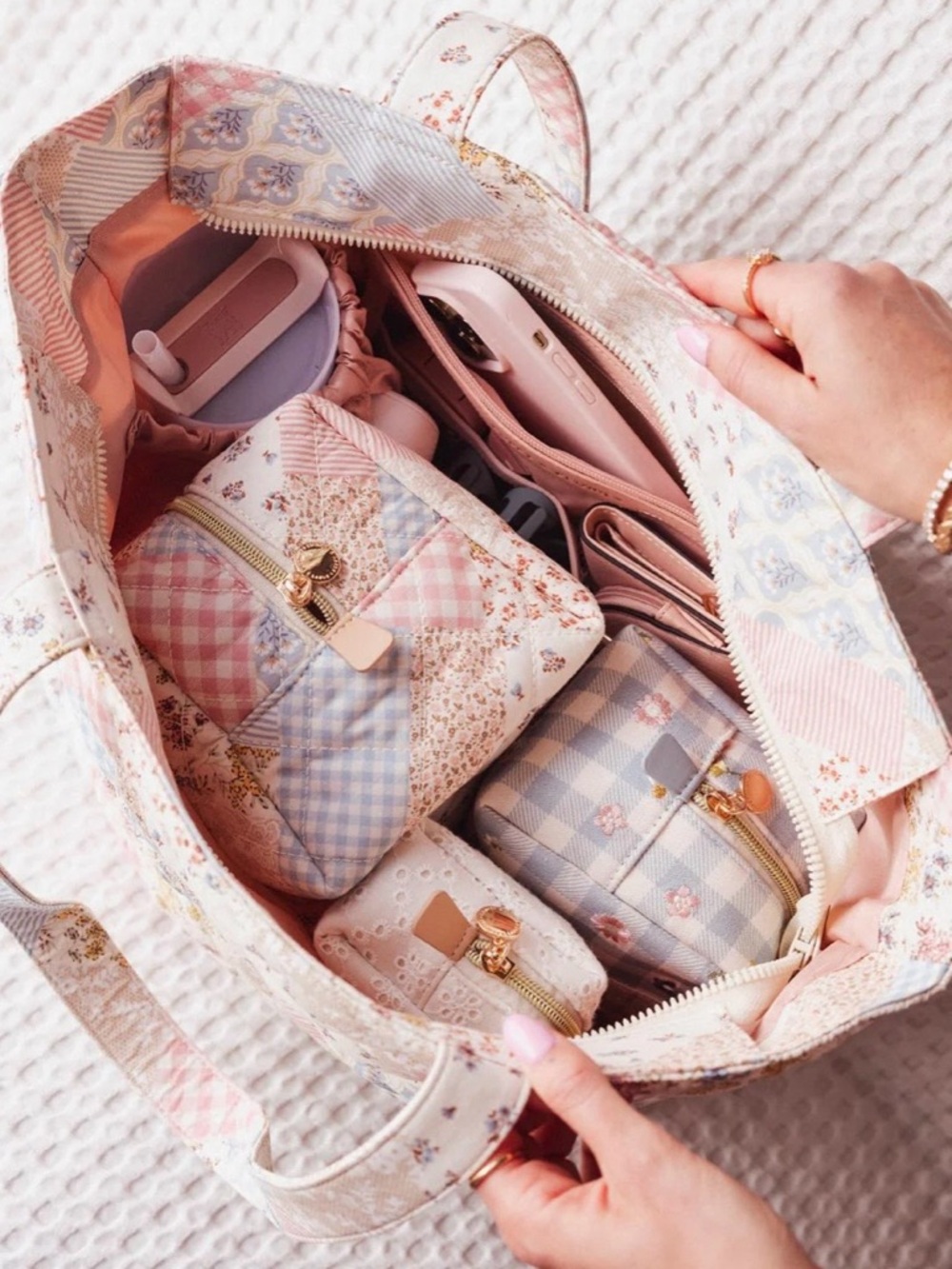 Poppy & Peonies Country Patchwork Tote - Picture 5 of 8